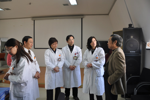 胡志率队赴上海浦东新区人民医院评审临床学院