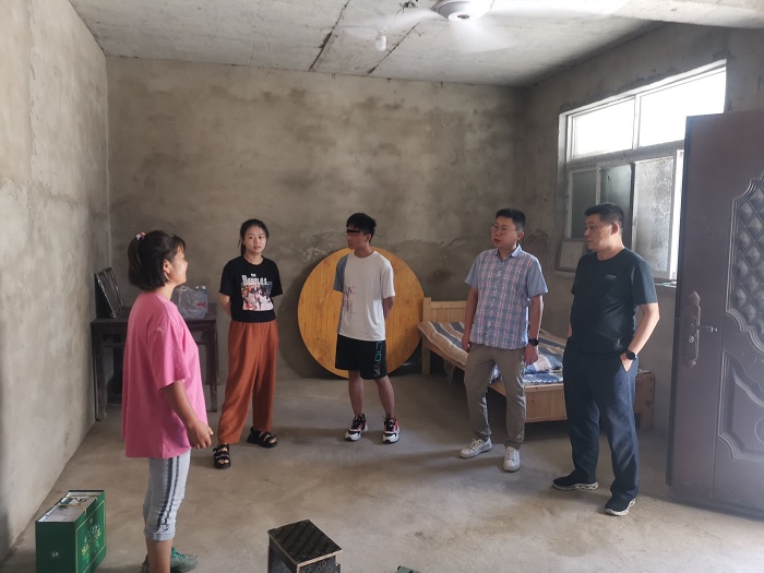 情暖人心 口腔医学院暑期走访慰问家庭困难学生