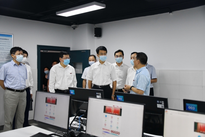 中国红十字会监事会监事长章柯一行来校考察调研