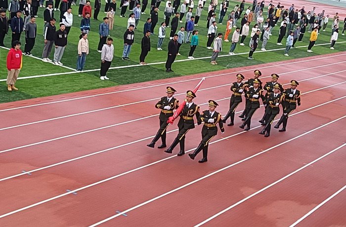 不负时光 学校启动新学年早锻炼晨读计划
